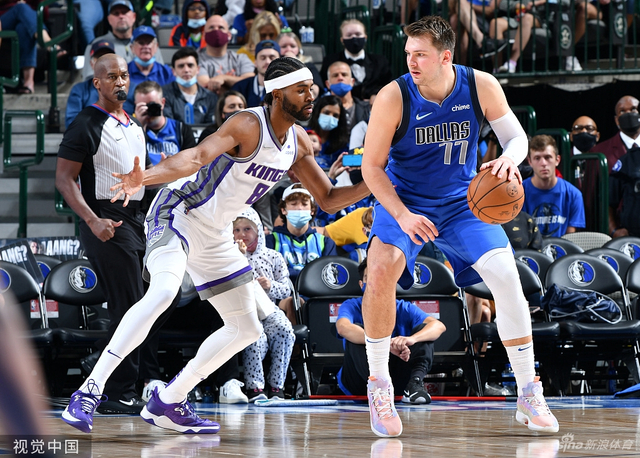 C罗：我刚到曼联时经常盘带过人，后来意识到足球不仅仅是这些.